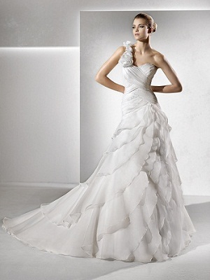 vestido de novia corte asimetrico con volantes vestido de novia corte asimetrico con volantes